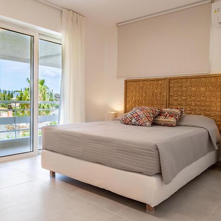 Arancia Elegant Rooms And Suites Толон Екстериор снимка