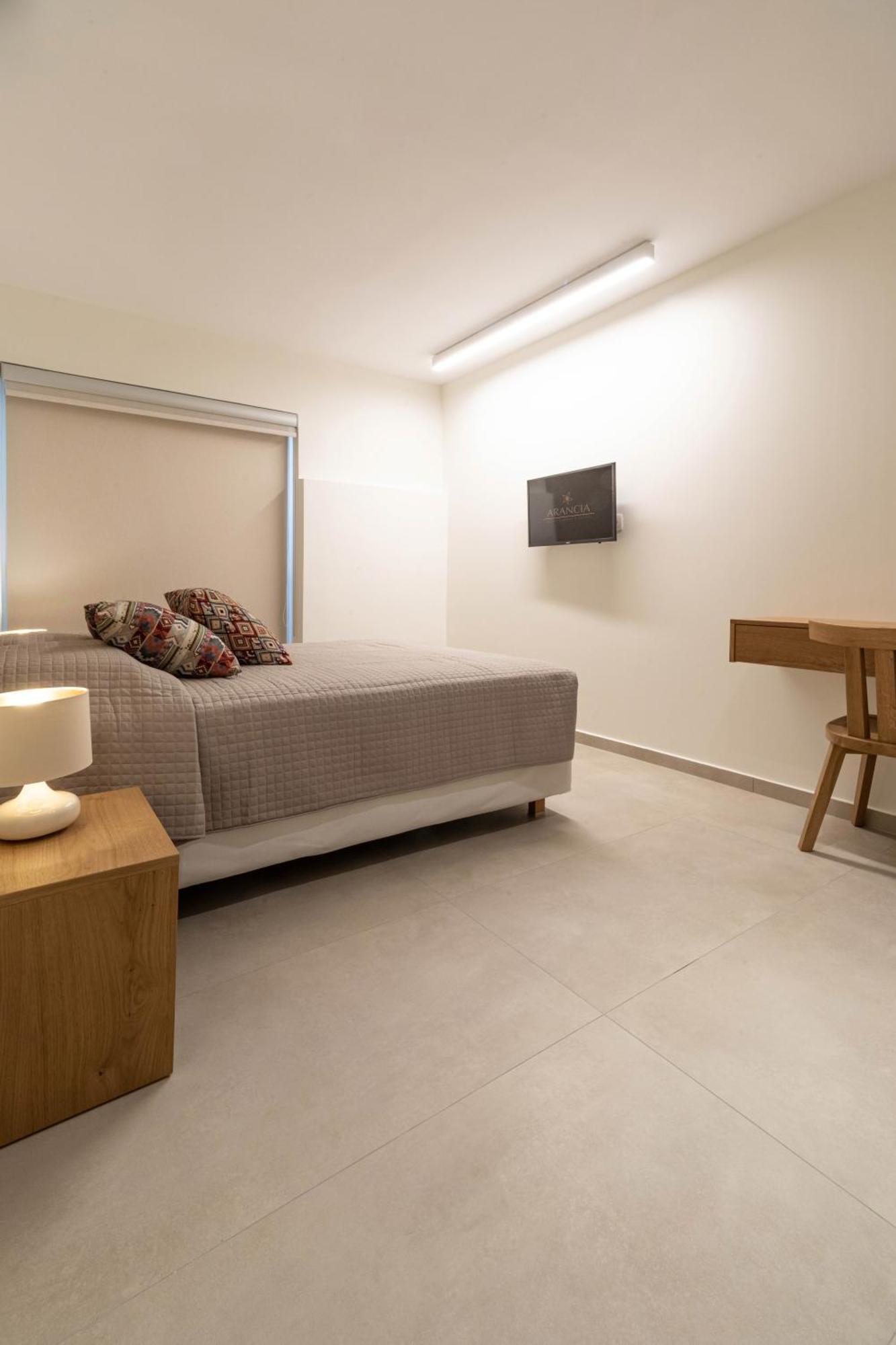 Arancia Elegant Rooms And Suites Толон Екстериор снимка
