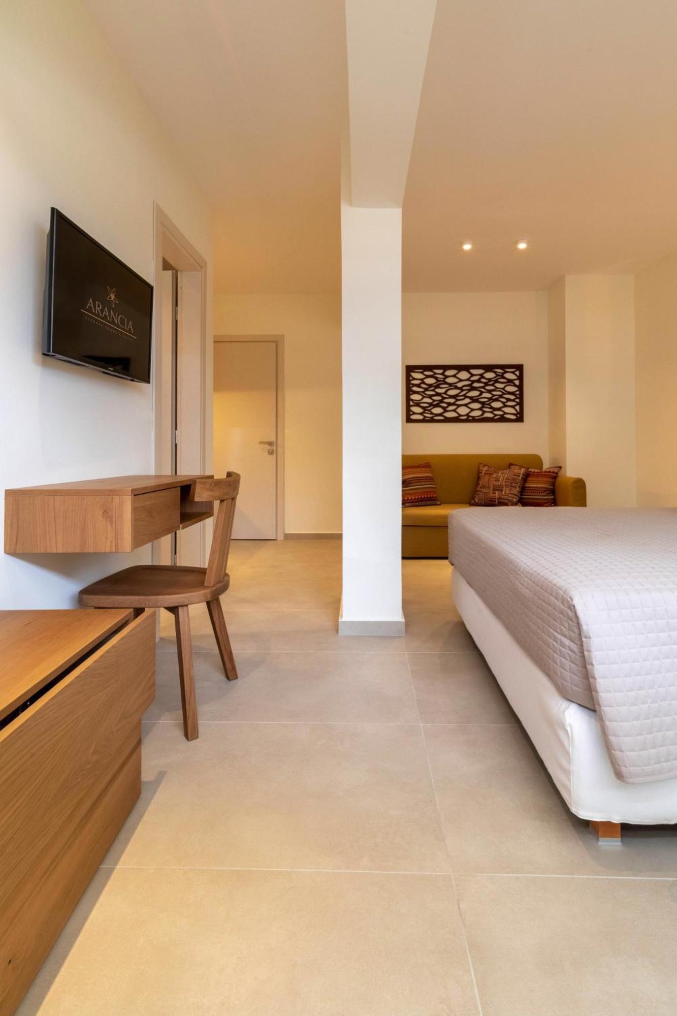 Arancia Elegant Rooms And Suites Толон Екстериор снимка
