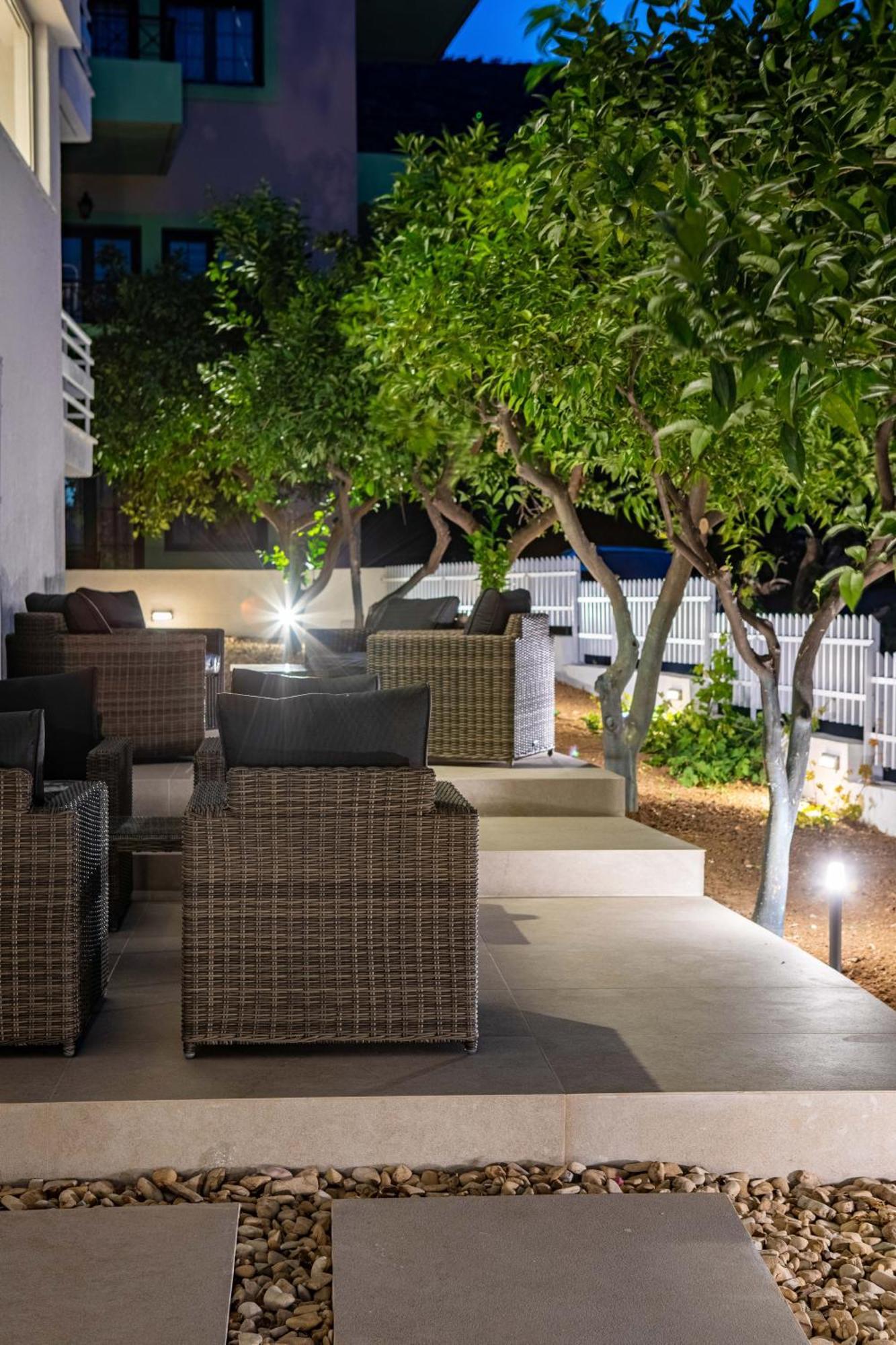 Arancia Elegant Rooms And Suites Толон Екстериор снимка
